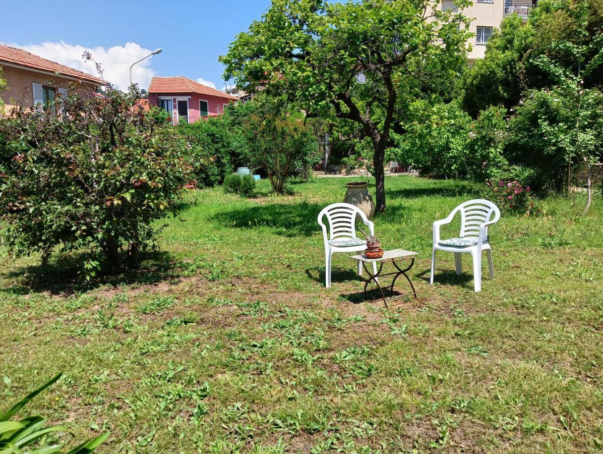 Villetta Con Giardino A Due Passi Dal Mare Imperia Zewnętrze zdjęcie
